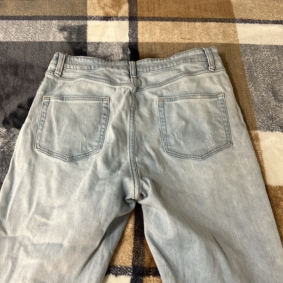 Wild Fable Size 10 Women’s High Rise Mom Jean Light Wash Distressed Denim - Picture 8 of 8